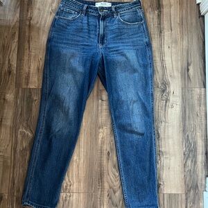 Hollister Ultra High-Rise Mom